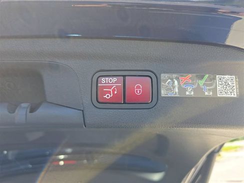 Used 2025 Mercedes-Benz GLE 350 4MATIC image 6