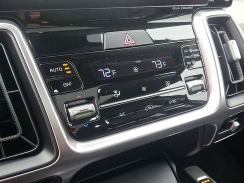 Used 2023 Kia Sorento S w/ Panoramic Sunroof Package image 17