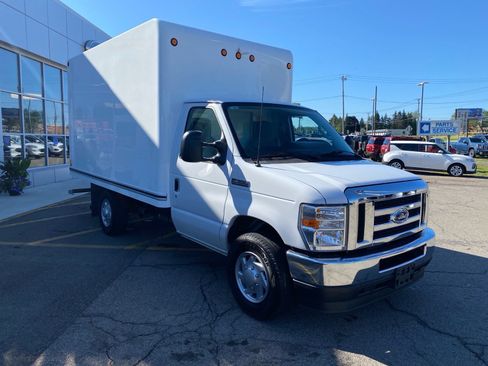 Used 2023 Ford E-350 and Econoline 350 Super Duty w/ Power Windows & Locks Group RWD image 7