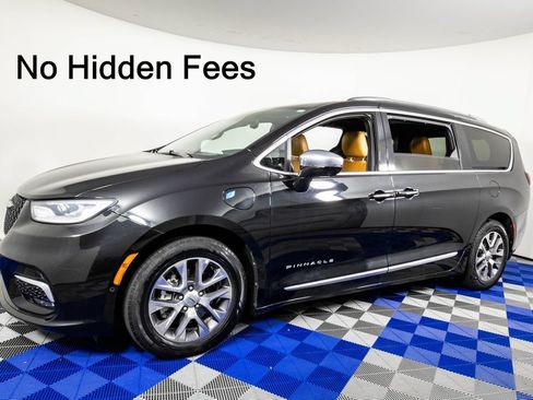 Used 2021 Chrysler Pacifica Pinnacle FWD image 1