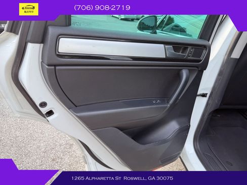 Used 2014 Volkswagen Touareg Sport image 10