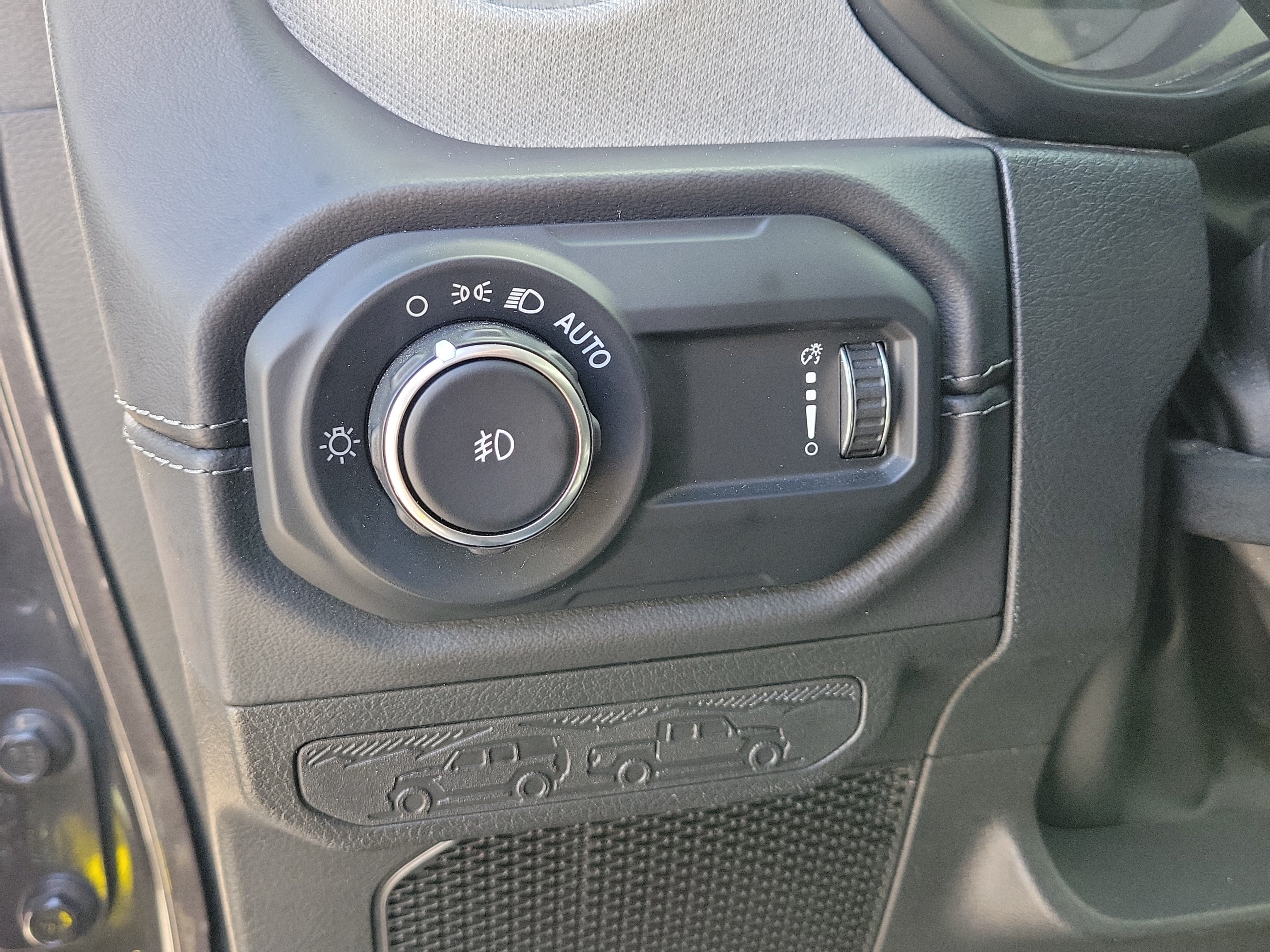 Used 2025 Jeep Wrangler Unlimited Sahara AWD/4WD image 13