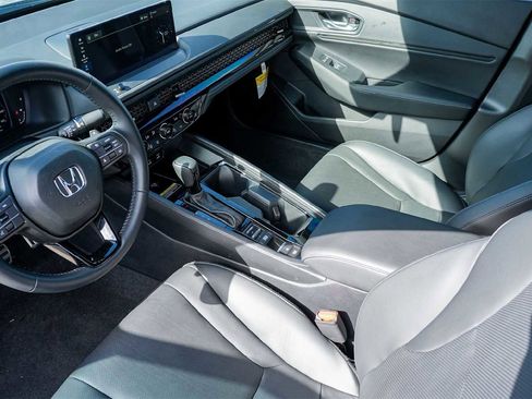 Used 2025 Honda Accord Sport image 2