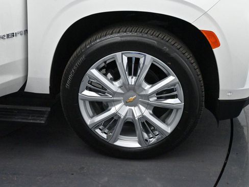 Used 2024 Chevrolet Suburban High Country w/ Advanced Technology Package image 42