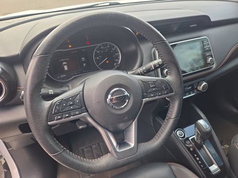 Used 2020 Nissan Kicks SR w/ SR Premium Package FWD image 14
