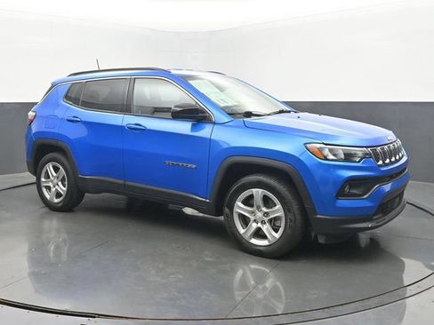 Used 2024 Jeep Compass Latitude AWD/4WD image 7