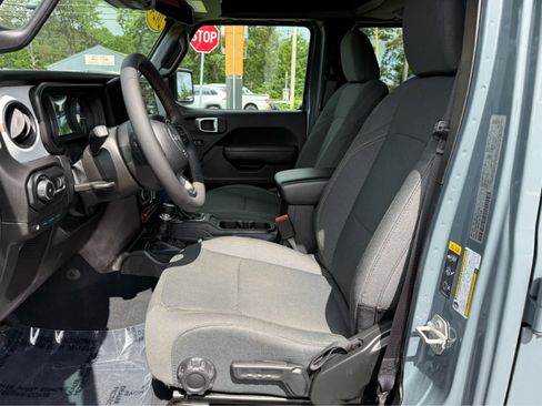 Used 2024 Jeep Wrangler Unlimited AWD/4WD image 14