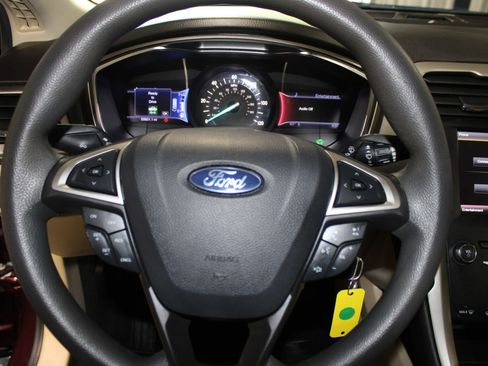 Used 2013 Ford Fusion SE image 10