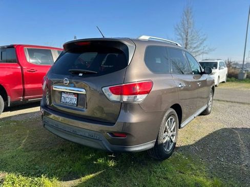 Used 2015 Nissan Pathfinder S image 6
