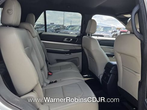 Used 2018 Ford Explorer XLT w/ Equipment Group 202A FWD image 16