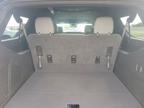 Used 2024 Chevrolet Suburban LT RWD image 25