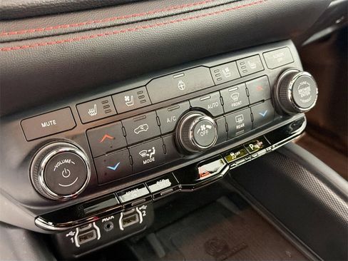 Used 2024 Dodge Durango R/T w/ Blacktop Package image 16