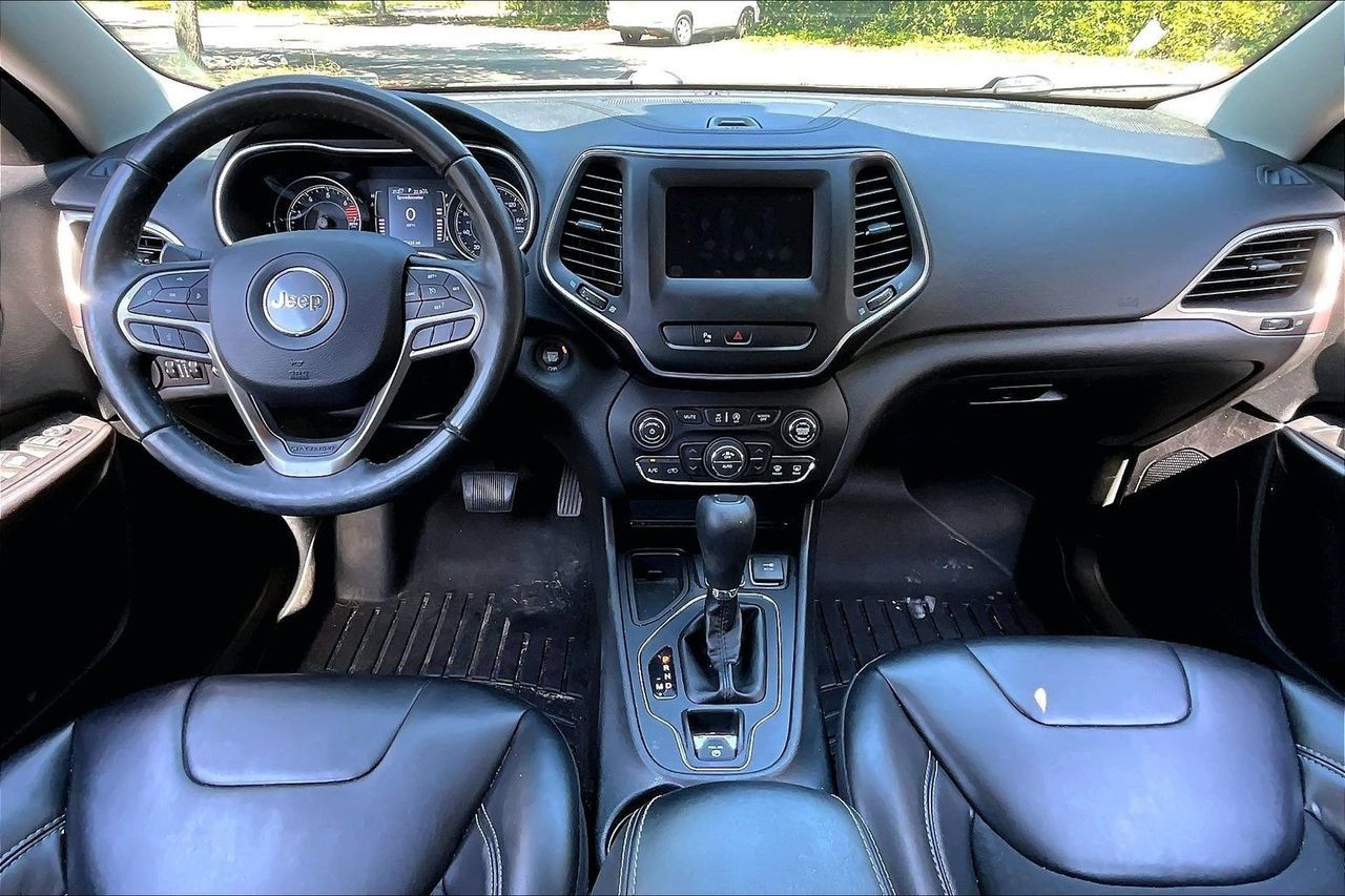 Used 2019 Jeep Cherokee Latitude Plus w/ Comfort/Convenience Group FWD image 7