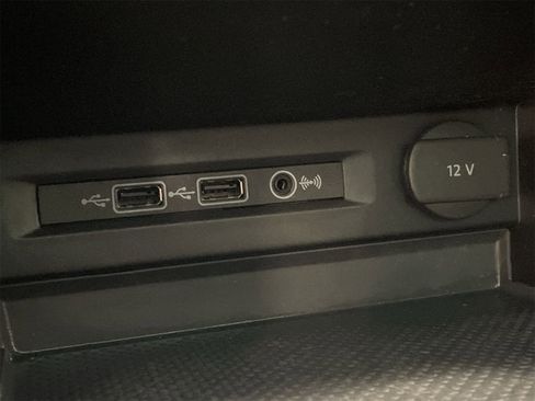 Used 2018 Volkswagen Tiguan SE image 8