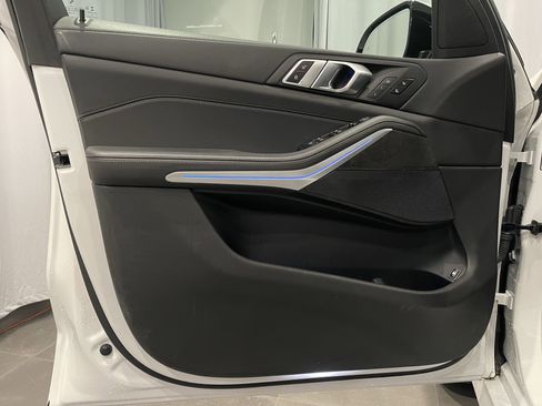 Certified 2022 BMW X5 xDrive45e w/ M Sport Package image 12