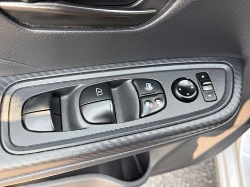 Used 2025 Nissan Versa S FWD image 11
