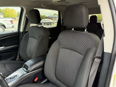 Used 2019 Dodge Journey SE image 13