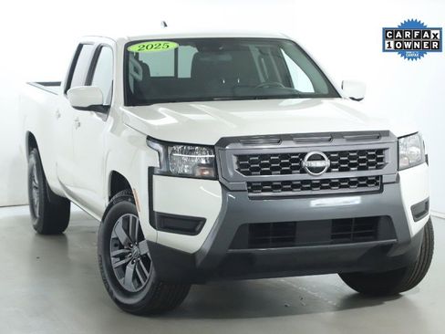 Certified 2025 Nissan Frontier SV RWD image 3