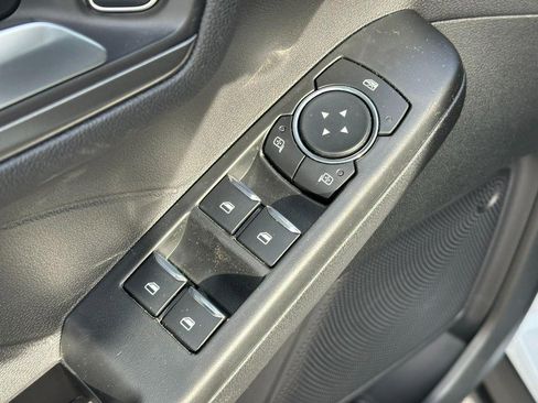 New 2025 Ford Escape SE image 9