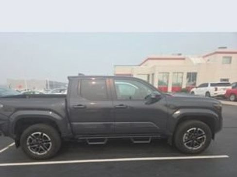 Used 2024 Toyota Tacoma TRD Sport w/ TRD Sport Upgrade Package AWD/4WD image 5