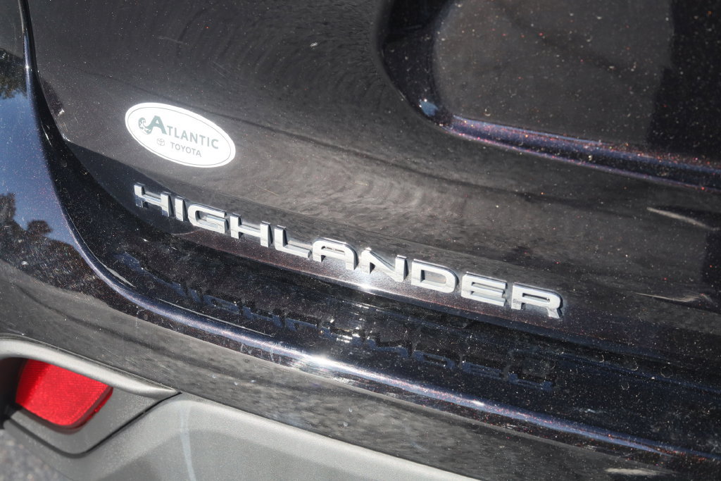 Used 2022 Toyota Highlander LE AWD/4WD image 34