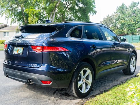 Used 2017 Jaguar F-PACE Premium image 20