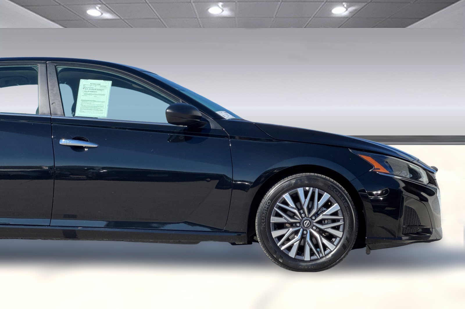 Used 2025 Nissan Altima 2.5 SV FWD image 33