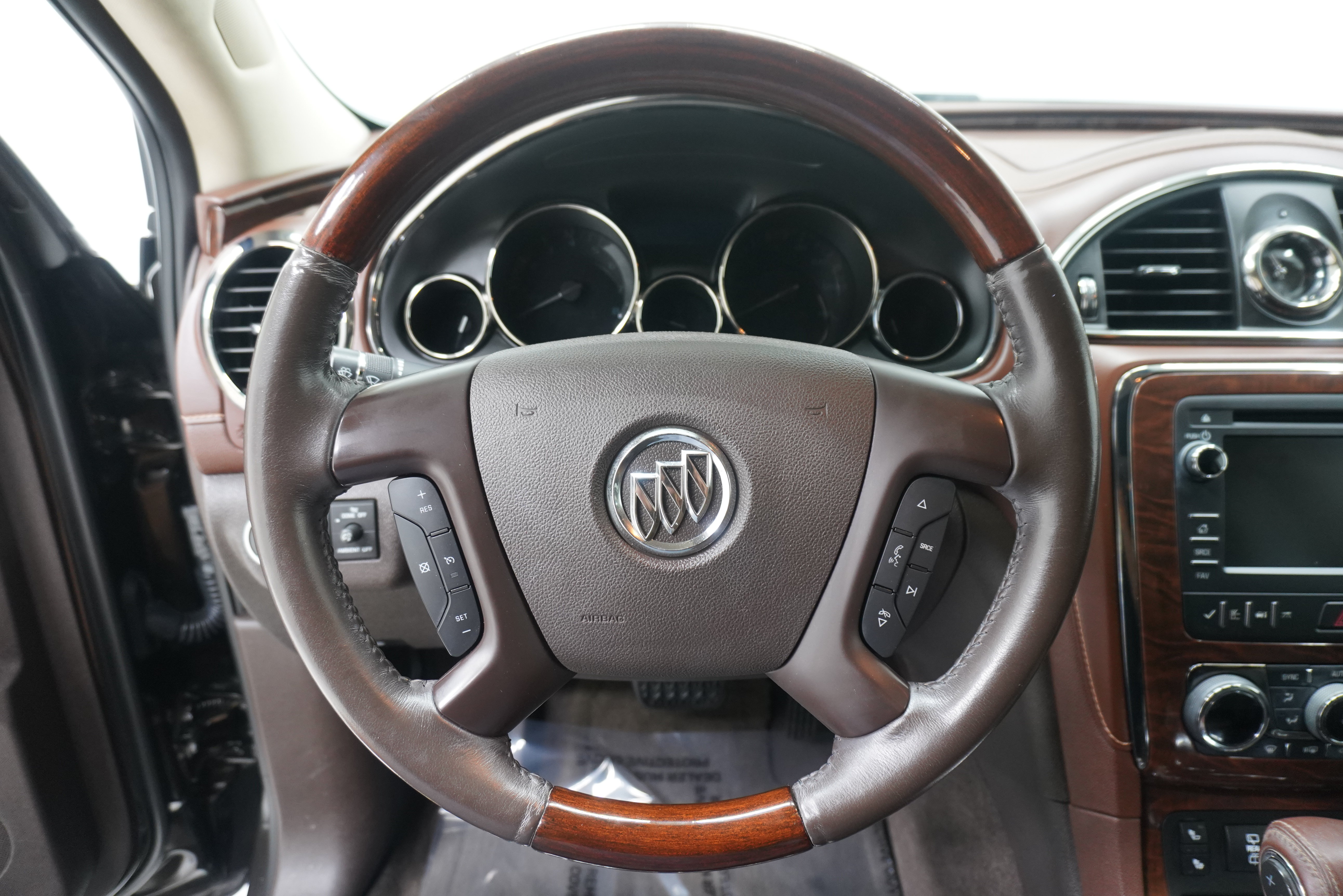 Used 2013 Buick Enclave Leather FWD image 18