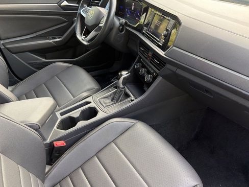 Used 2024 Volkswagen Jetta SE FWD image 15