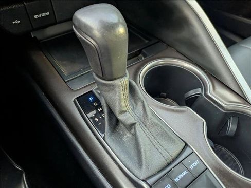 Used 2023 Toyota Camry SE image 12