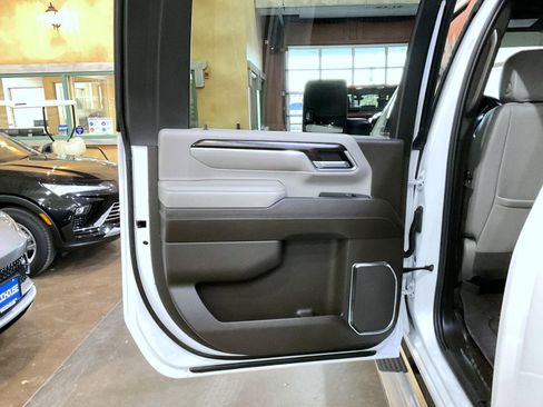 Used 2024 GMC Sierra 2500 SLT w/ SLT Premium Package image 20