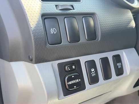 Used 2011 Toyota Tacoma 4x4 Access Cab V6 w/ Convenience Pkg image 15