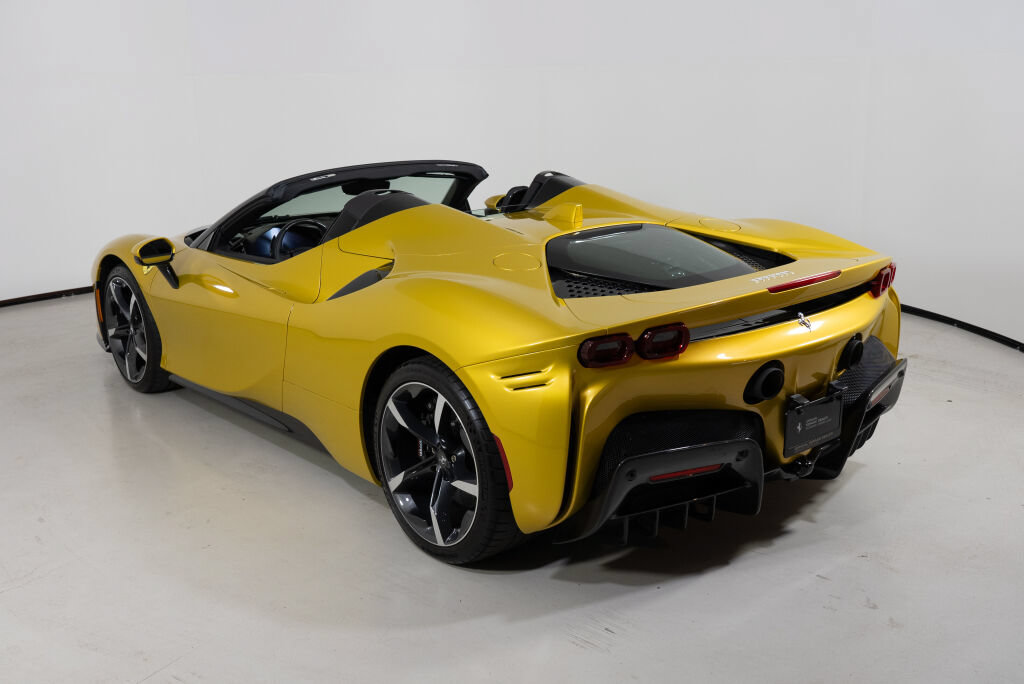 Used 2022 Ferrari SF90 Spider AWD/4WD image 9