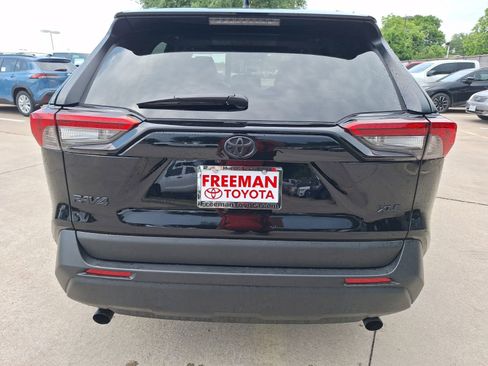 Used 2025 Toyota RAV4 XLE w/ Convenience Package FWD image 5