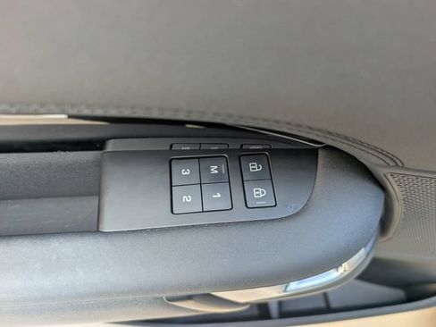 Used 2024 Land Rover Discovery S AWD/4WD image 21