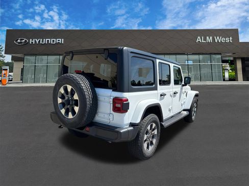 Used 2022 Jeep Wrangler Unlimited Sahara w/ Dual Top Group AWD/4WD image 5