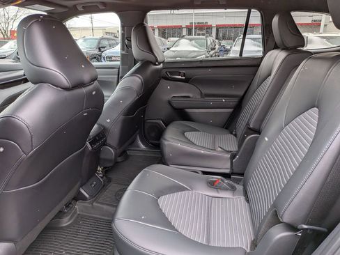 Certified 2024 Toyota Highlander XSE image 10