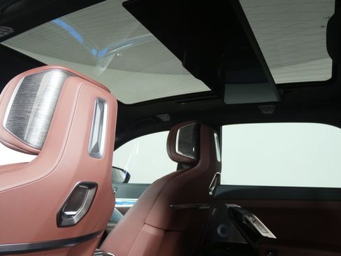 Certified 2023 BMW 760i xDrive image 18