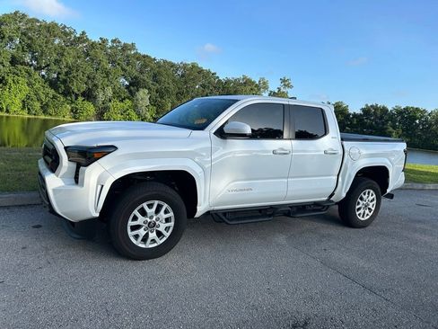 Used 2024 Toyota Tacoma SR5 RWD image 2