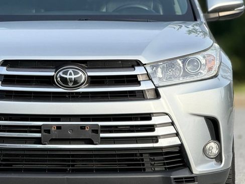 Used 2018 Toyota Highlander XLE AWD/4WD image 15