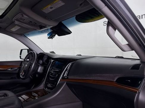 Used 2019 Cadillac Escalade Premium Luxury w/ Escalade Sport Edition image 33