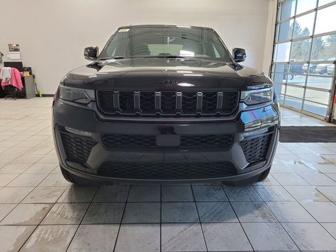 New 2026 Jeep Grand Cherokee Limited w/ Limited Altitude Package AWD/4WD image 3