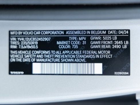 New 2025 Volvo XC40 B5 Plus image 25