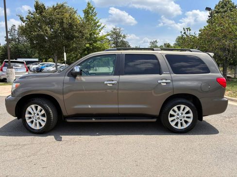 Used 2011 Toyota Sequoia Platinum AWD/4WD image 4