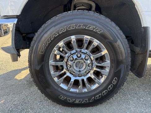 Used 2022 Ford F250 XLT w/ XLT Premium Package image 9