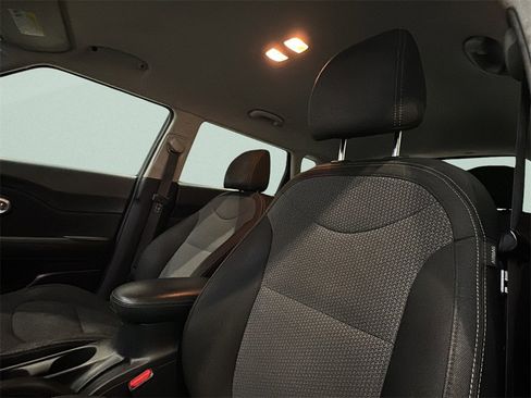 Used 2018 Kia Soul + image 6