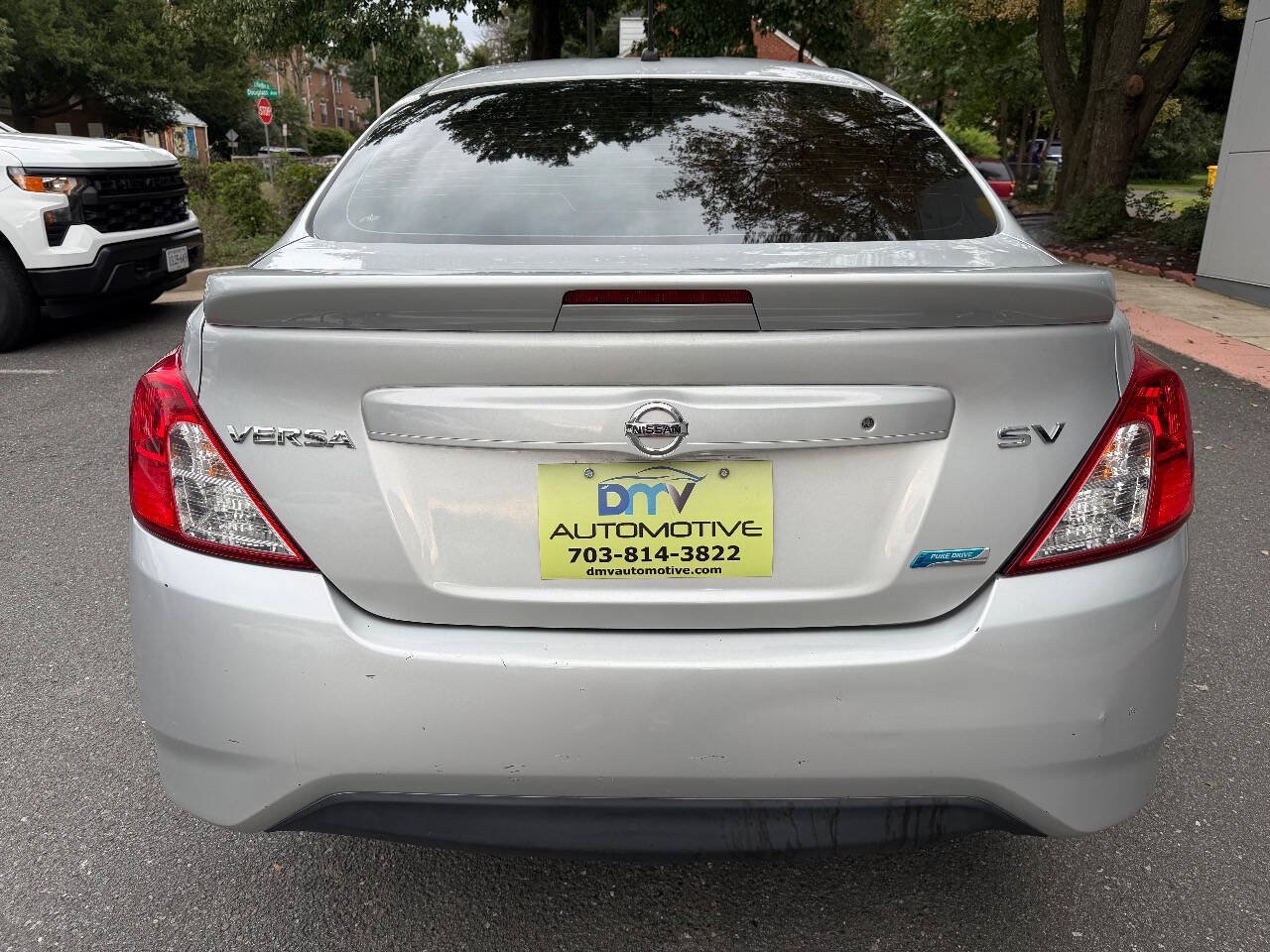 Used 2016 Nissan Versa SV FWD image 5