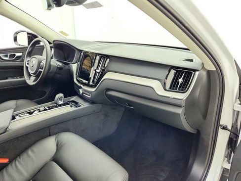 Certified 2025 Volvo XC60 B5 Plus image 17