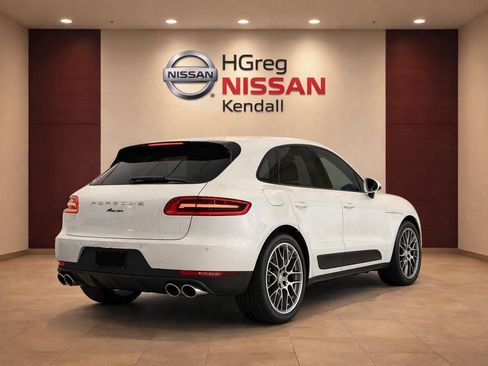 Used 2018 Porsche Macan image 2