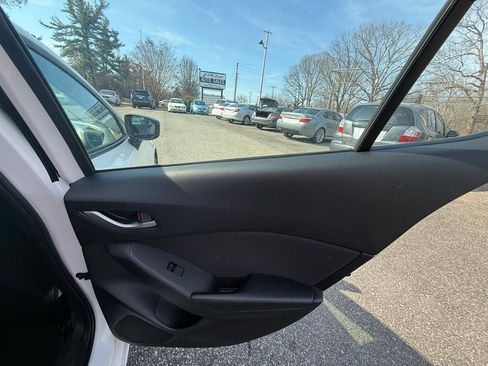 Used 2014 MAZDA MAZDA3 i Sport image 22